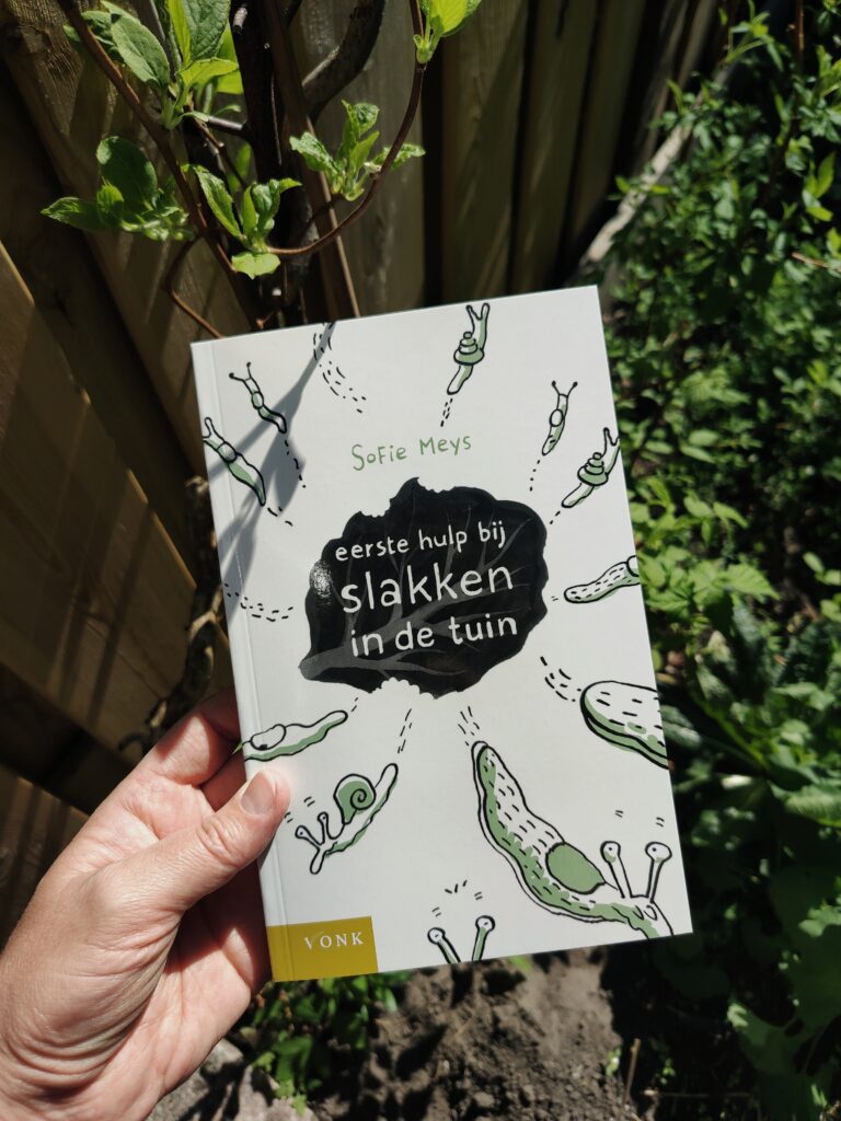 boek slakken in de tuin